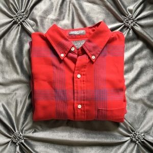 🏷LEE WRIGHT Classic button down, poppin RED! 🔥🔥